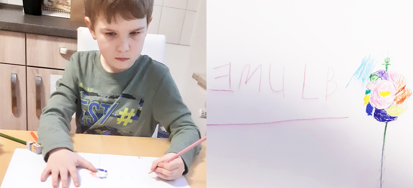 autistisches Kind malt eine Blume