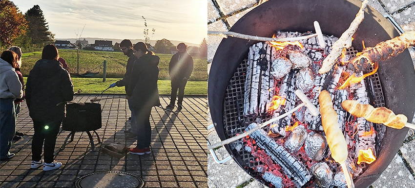 Menschen grillen Stockbrot in der Feuerschale